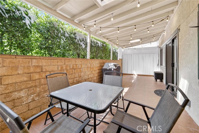 Detail Gallery Image 13 of 31 For 7046 De Celis Pl #7,  Lake Balboa,  CA 91406 - 2 Beds | 2/1 Baths