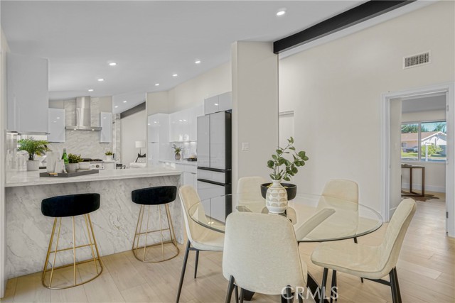 Detail Gallery Image 12 of 28 For 10805 Chimineas, Porter Ranch,  CA 91326 - 4 Beds | 2/1 Baths