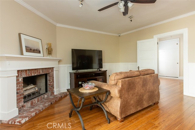 1417 Monterey Avenue, Monrovia CA: https://media.crmls.org/medias/9194f928-f805-4522-8bf8-8c1ddcd36a0d.jpg