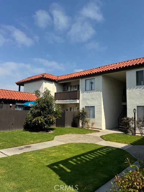 16102 Malaga Lane, Huntington Beach CA: https://media.crmls.org/medias/9195a4bb-4471-4795-97ee-f4d574acf50e.jpg