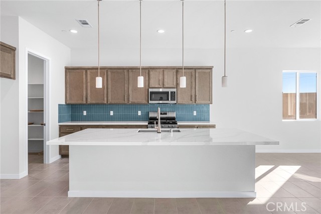 Detail Gallery Image 3 of 4 For 6318 Rainy Pass, Hesperia,  CA 92345 - 3 Beds | 2/1 Baths