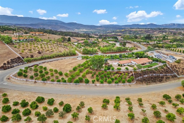 40951 PARADO DEL SOL DR, Temecula CA: https://media.crmls.org/medias/91969c89-0948-433c-bd56-924c169768c3.jpg