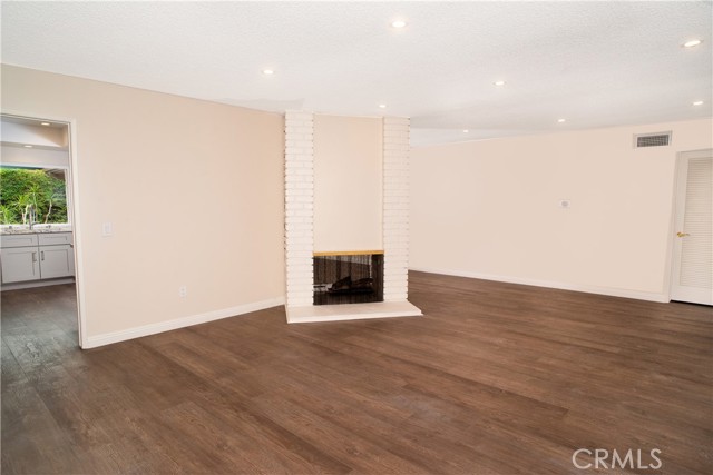 Detail Gallery Image 5 of 13 For 8556 Kelvin Ave, Winnetka,  CA 91306 - 3 Beds | 2 Baths