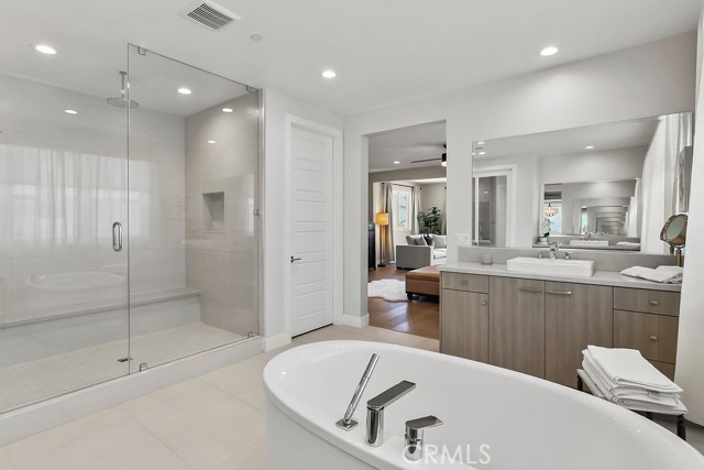 20042 W Mersey Lane, Porter Ranch CA: https://media.crmls.org/medias/9198a552-abbb-470d-803d-2c21fce32ebd.jpg