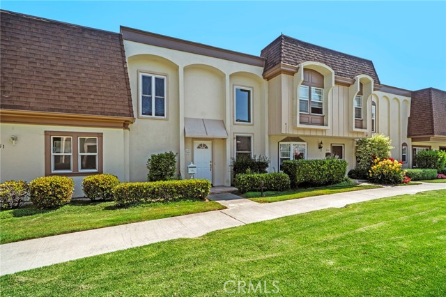 Detail Gallery Image 2 of 36 For 9745 Port Royal Cir, Huntington Beach,  CA 92646 - 2 Beds | 1/1 Baths