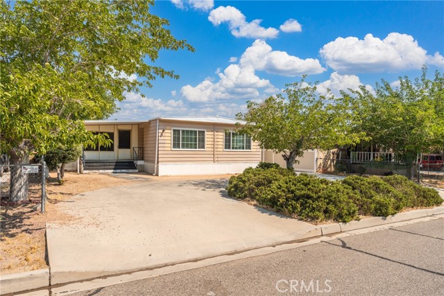 19146 Hinton Street, Hesperia CA: https://media.crmls.org/medias/919b2f9a-8522-41a1-8878-cb70293bec2c.jpg