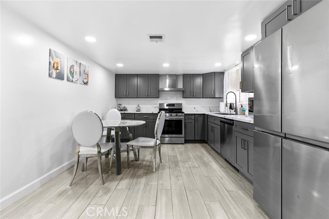 8801 Cedros Avenue, Panorama City CA: https://media.crmls.org/medias/919beede-cf1c-41a9-a729-9210467d8027.jpg