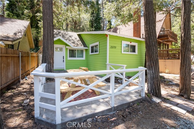 Detail Gallery Image 1 of 22 For 23777 Pioneer Camp Rd, Crestline,  CA 92325 - 2 Beds | 1 Baths