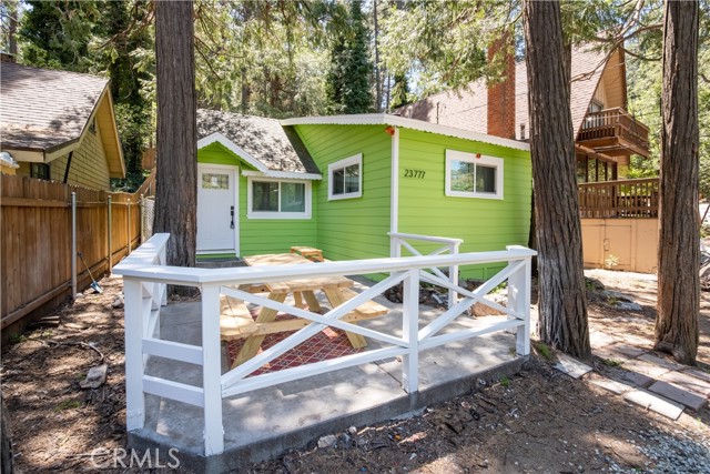 Detail Gallery Image 1 of 22 For 23777 Pioneer Camp Rd, Crestline,  CA 92325 - 2 Beds | 1 Baths