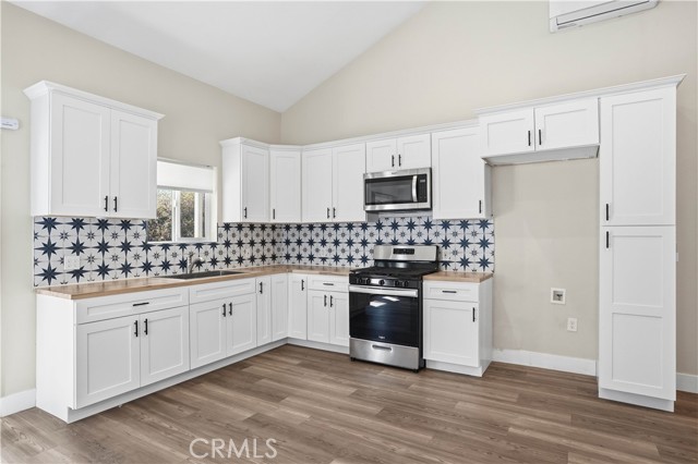 Detail Gallery Image 2 of 6 For 35483 Acacia, Yucaipa,  CA 92399 - – Beds | – Baths