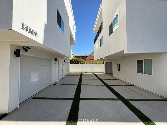 Detail Gallery Image 21 of 21 For 14165 Calvert St, Van Nuys,  CA 91401 - 4 Beds | 4 Baths