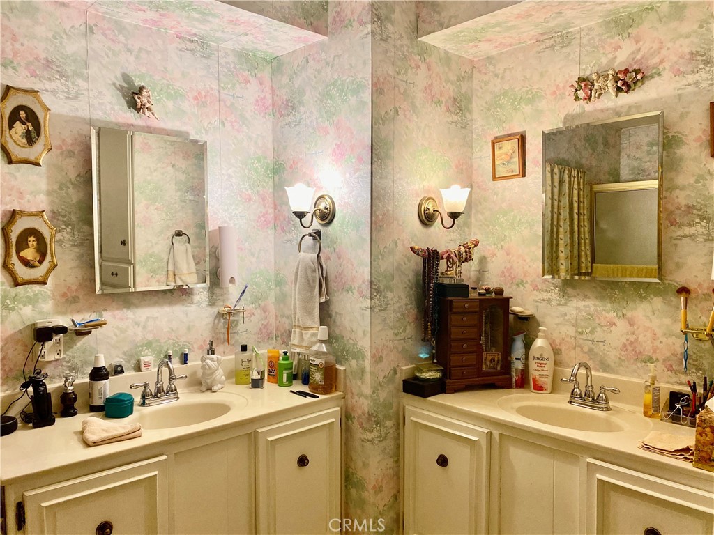 https://media.crmls.org/medias/919d5bae-657a-4c24-8d48-b87aee2392cc.jpg?preset=X-Large
