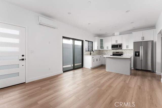 Detail Gallery Image 2 of 22 For 19952 1/2 Archwood St, Winnetka,  CA 91306 - 1 Beds | 1 Baths