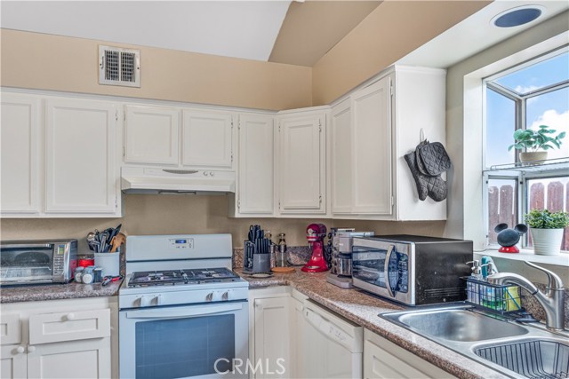 29039 Eveningside Drive, Castaic CA: https://media.crmls.org/medias/919de9c6-14b4-4026-9220-a1499bab1e25.jpg