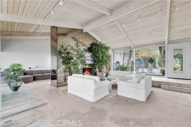 537 Dunnegan Place, Laguna Beach CA: https://media.crmls.org/medias/919fd6e1-28f6-4df3-a767-4a4567608489.jpg