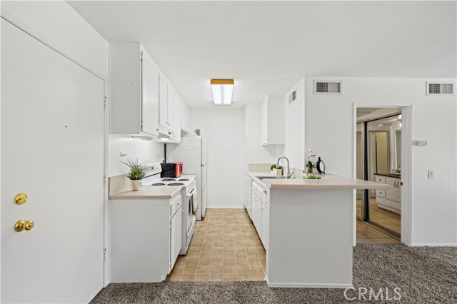 Detail Gallery Image 12 of 36 For 23515 Lyons Ave #219,  Valencia,  CA 91355 - 1 Beds | 1 Baths