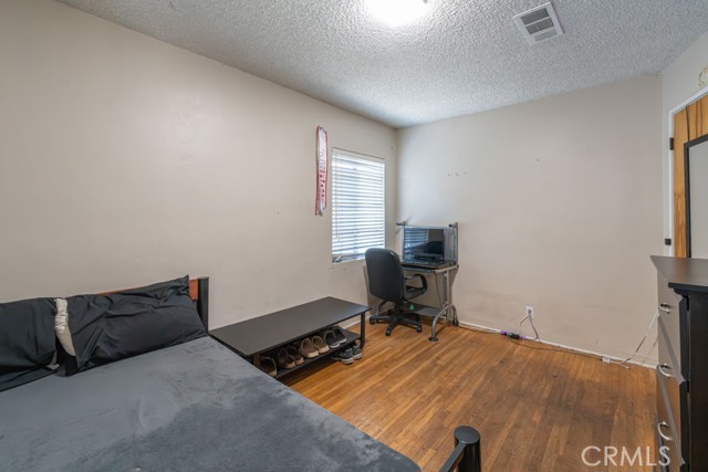 6933 Delta Avenue, Long Beach CA: https://media.crmls.org/medias/91a08360-727e-4e93-8a8f-fc50cc3b1591.jpg