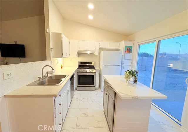Detail Gallery Image 3 of 11 For 14827 Kimberly St, Adelanto,  CA 92301 - 2 Beds | 1 Baths