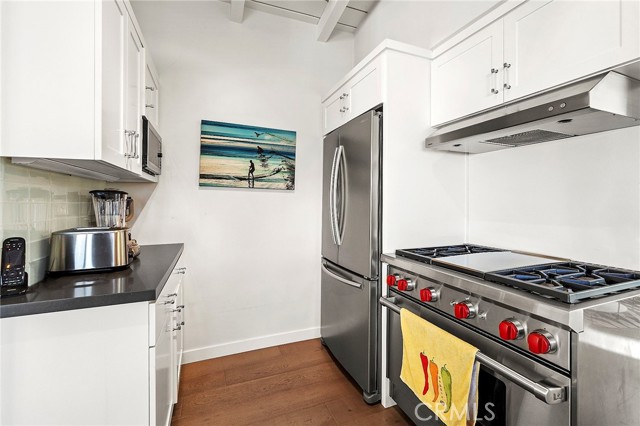 200 Moonstone Street, Manhattan Beach CA: https://media.crmls.org/medias/91a0fa21-1200-46f3-9d0f-51f53868502d.jpg