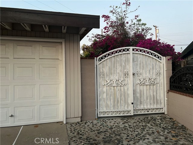 Detail Gallery Image 15 of 21 For 517 W Maplewood Ave, Fullerton,  CA 92832 - 5 Beds | 3 Baths