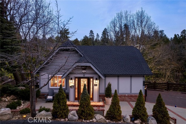 Detail Gallery Image 2 of 49 For 915 Trinity Dr, Lake Arrowhead,  CA 92352 - 4 Beds | 3/1 Baths