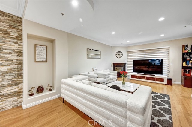 Detail Gallery Image 10 of 52 For 13629 Wyandotte St #111,  Van Nuys,  CA 91405 - 4 Beds | 3 Baths