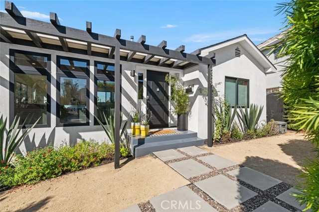2329 Vineyard Avenue, Los Angeles CA: https://media.crmls.org/medias/91a28341-cc64-46b8-b3d4-9608b4321b3e.jpg