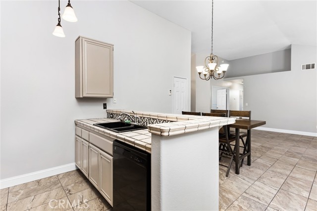 Detail Gallery Image 12 of 29 For 14828 Stone Age Lane, Victorville,  CA 92394 - 3 Beds | 2 Baths