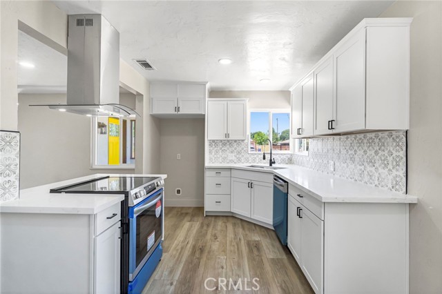 Detail Gallery Image 15 of 41 For 2824 E Brown Ave, Fresno,  CA 93703 - 3 Beds | 2 Baths