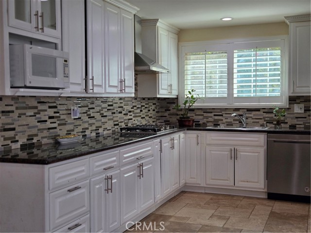 Detail Gallery Image 4 of 44 For 23395 Schoolcraft St, West Hills,  CA 91307 - 8 Beds | 5 Baths