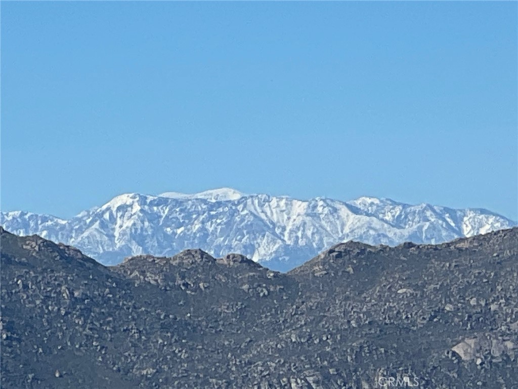 https://media.crmls.org/medias/91a63409-a1b9-4460-82e0-084cb419dd83.jpg?preset=X-Large