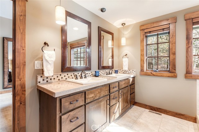 Detail Gallery Image 9 of 25 For 17719 Caldera Springs Dr, –,  OR 97707 - 3 Beds | 4 Baths
