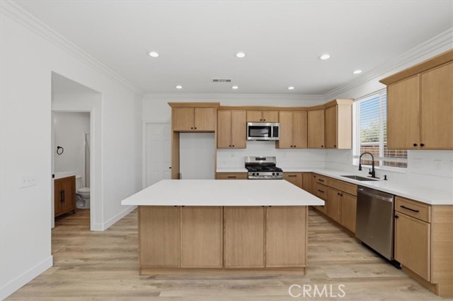 Detail Gallery Image 13 of 41 For 12722 2nd, Victorville,  CA 92395 - 5 Beds | 3 Baths