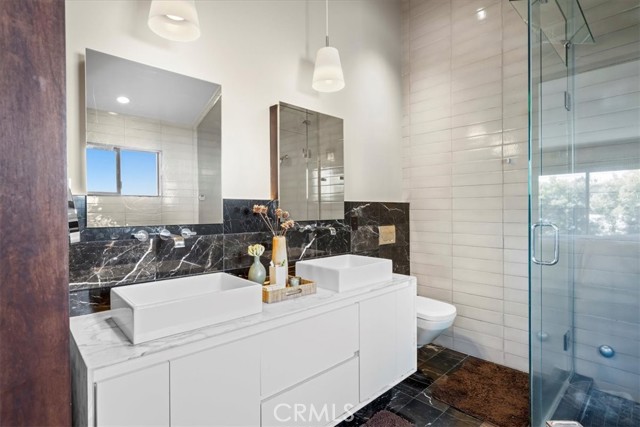 Detail Gallery Image 11 of 22 For 1049 14th St, Manhattan Beach,  CA 90266 - 3 Beds | 2 Baths