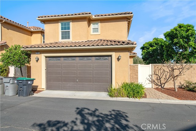 7271 Enclave Drive, Eastvale CA: https://media.crmls.org/medias/91a759ba-053a-41b0-a670-3c7e489bf54a.jpg