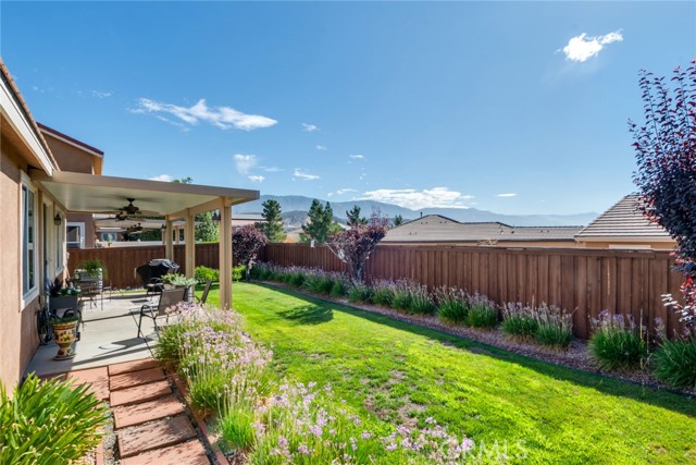 17973 Passionflower Lane, San Bernardino CA: https://media.crmls.org/medias/91a76d93-1d93-46b6-8484-ce695d5af571.jpg