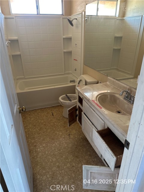 14535 Owens River Road, Victorville CA: https://media.crmls.org/medias/91a76e1d-67a0-417f-8066-cd3cc6df1157.jpg