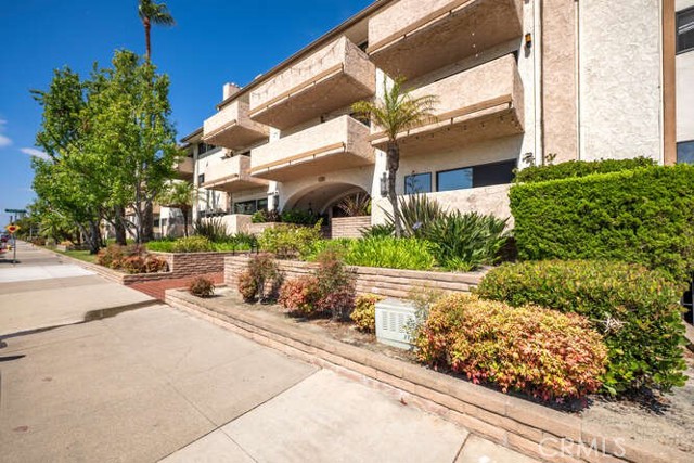 12300 Montecito Road, Seal Beach CA: https://media.crmls.org/medias/91a7ffd8-d659-476c-ba5d-5b50d4b82a1f.jpg