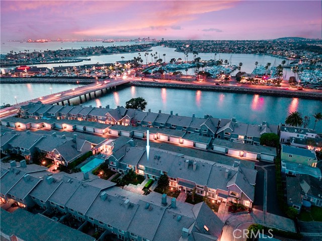 Detail Gallery Image 3 of 37 For 328 Regatta Way, Seal Beach,  CA 90740 - 3 Beds | 2/1 Baths