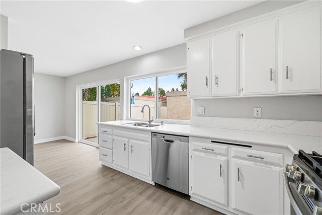 Detail Gallery Image 14 of 57 For 11717 Garden Grove Bld, Garden Grove,  CA 92843 - 3 Beds | 2/1 Baths