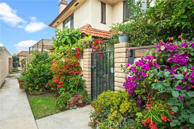 Detail Gallery Image 2 of 27 For 10082 Lola Ln #12,  Garden Grove,  CA 92843 - 3 Beds | 2/1 Baths