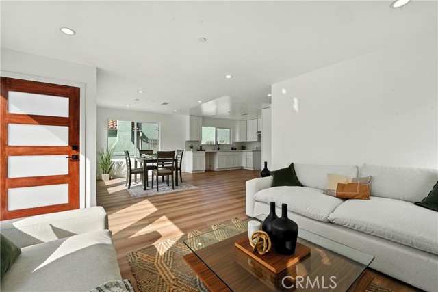 3031 3033 Vineyard Avenue, Los Angeles CA: https://media.crmls.org/medias/91a9d8ea-30df-4f26-bff2-cd3343cfec96.jpg