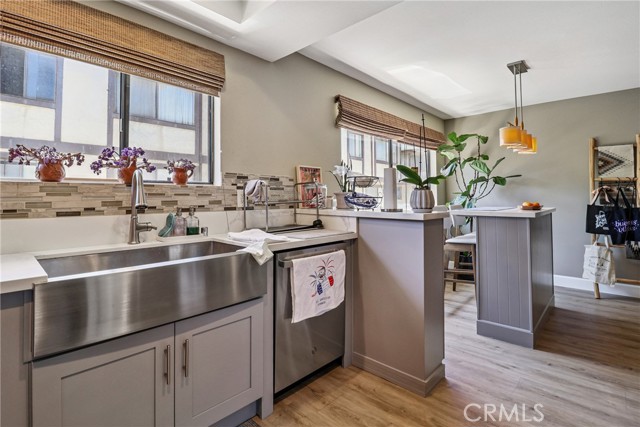 1832 Oak Tree Drive, Los Angeles CA: https://media.crmls.org/medias/91a9ed66-280c-463e-92cb-42d3459246ec.jpg
