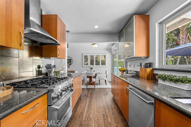 7135 W 91st Street, Los Angeles CA: https://media.crmls.org/medias/91aa1e86-15fe-4d1b-8643-c45a9e31c3e5.jpg