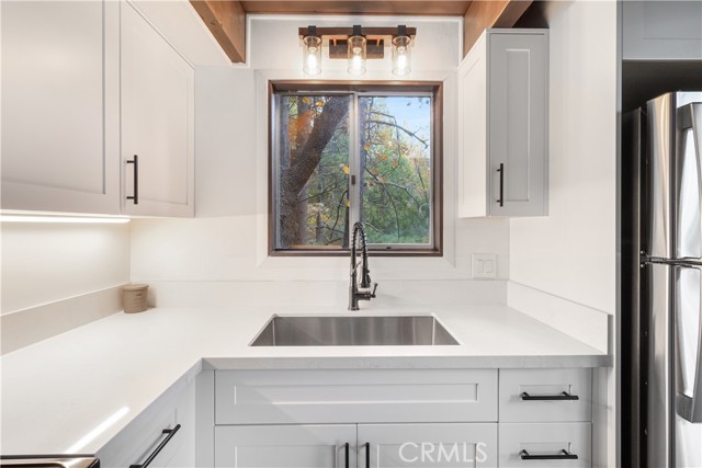 Detail Gallery Image 14 of 71 For 32703 Tulip Lane, Arrowbear,  CA 92382 - 2 Beds | 1 Baths