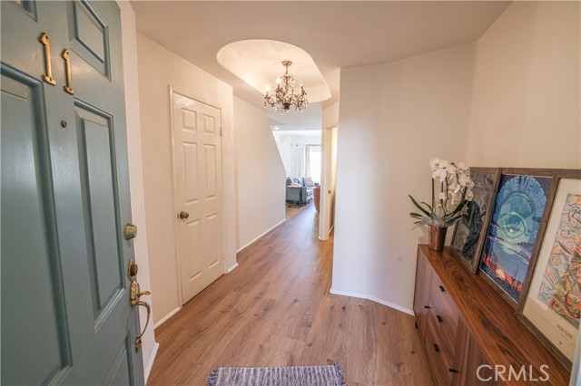 Detail Gallery Image 5 of 29 For 4970 Kester Ave #11,  Sherman Oaks,  CA 91403 - 2 Beds | 2/1 Baths