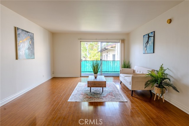 Detail Gallery Image 5 of 22 For 5460 White Oak #K301,  Encino,  CA 91316 - 2 Beds | 2 Baths