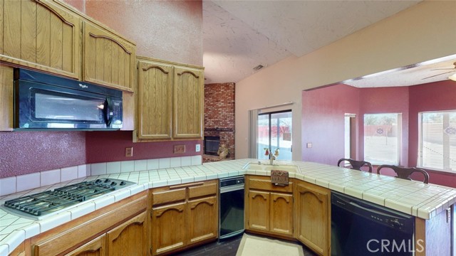 Detail Gallery Image 20 of 65 For 13889 Olathe Rd, Apple Valley,  CA 92307 - 5 Beds | 2/1 Baths