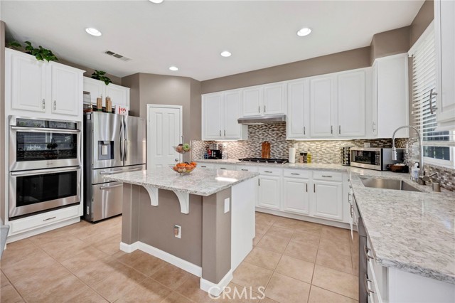 Detail Gallery Image 6 of 40 For 28777 Evening Passage, Menifee,  CA 92584 - 5 Beds | 3 Baths