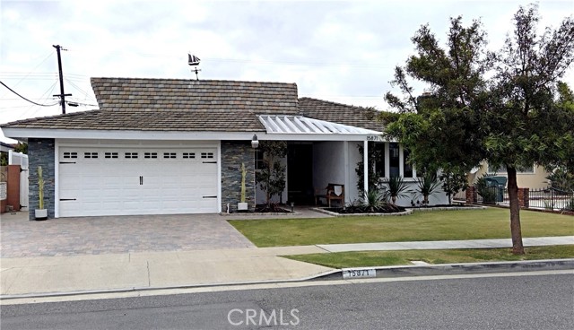 15871 Wicklow Ln, Huntington Beach, CA 92647